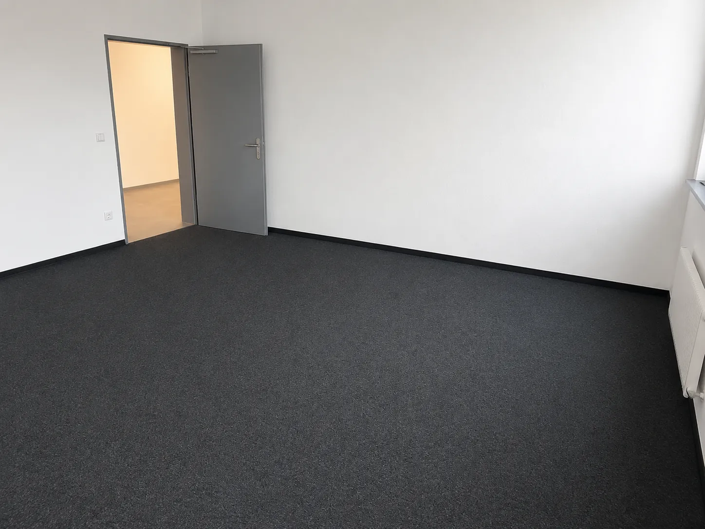 Einzelbüro vor und nach der Einrichtung - vorher