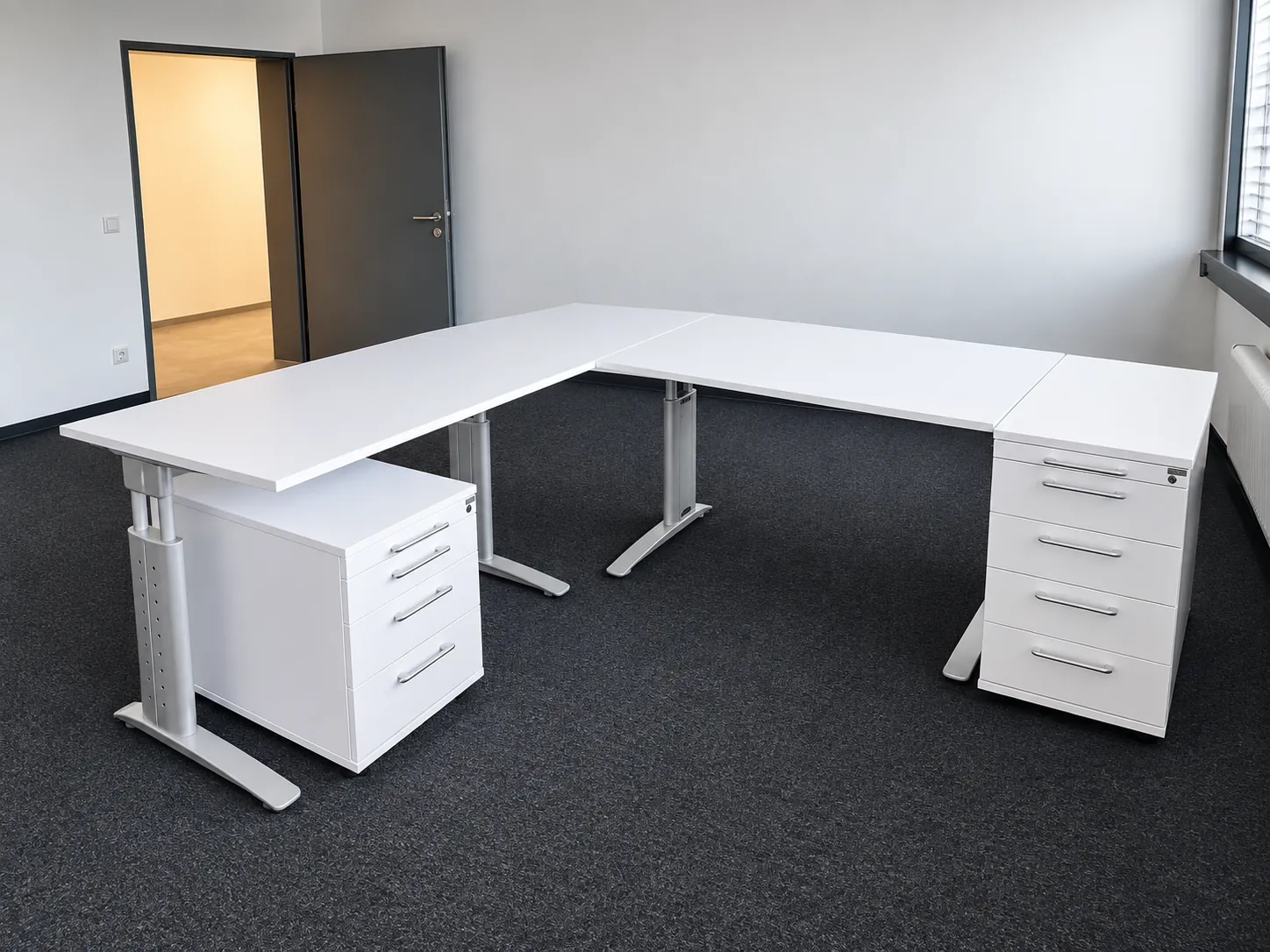 Einzelbüro vor und nach der Einrichtung - nachher